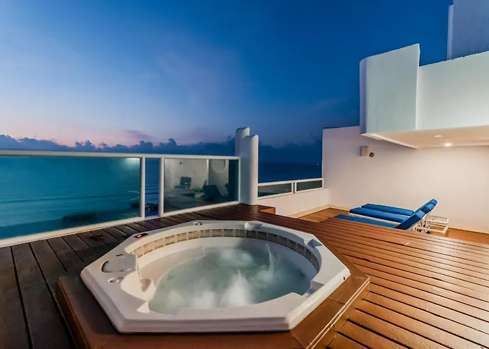 Rooftop Private Jacuzzi In Beach Front Penthouse Cancun